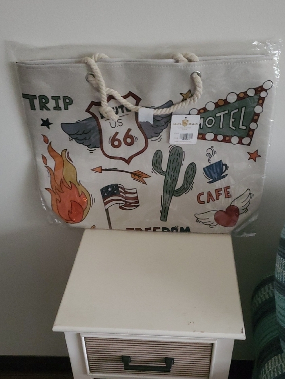 NWT Canvas Graphic Satchel Tote Bag in White - Women Bags Satchels - Picture 3 of 7